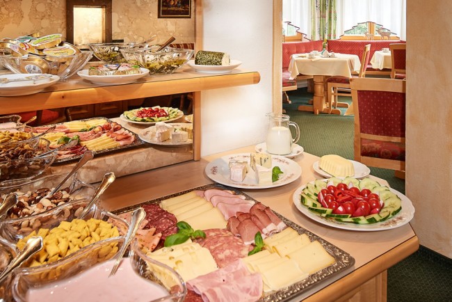 Reichhaltiges Frühstücksbuffet