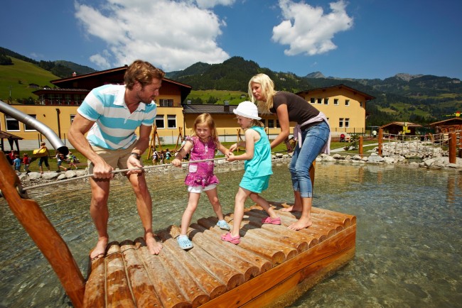 Familie im Freizeitzentrum Großarl © www.grossarltal.info