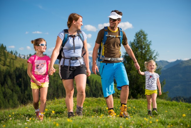 Familie beim Wandern © www.grossarltal.info