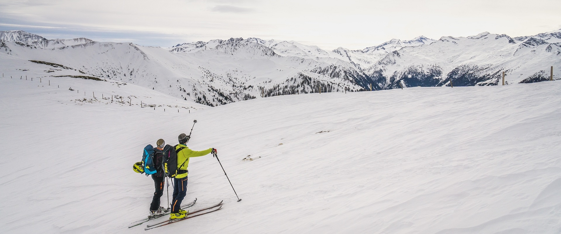 Tourengehen in der wunderschönen Winterlandschaft© Alex Kijak