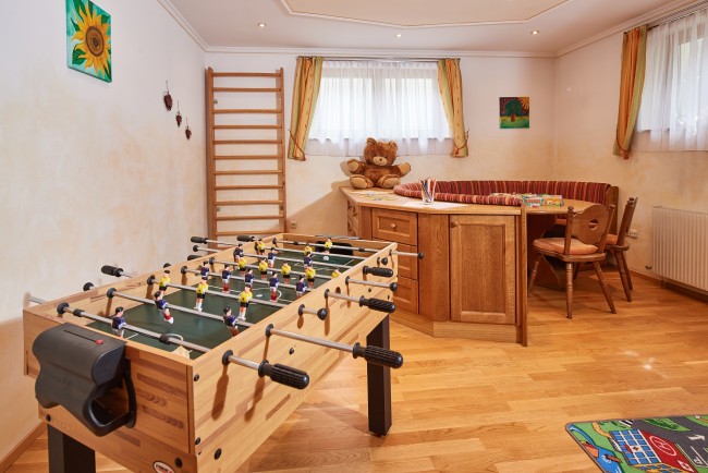 Kinderspielraum mit Tischtennis, Tischfußball, uvm.